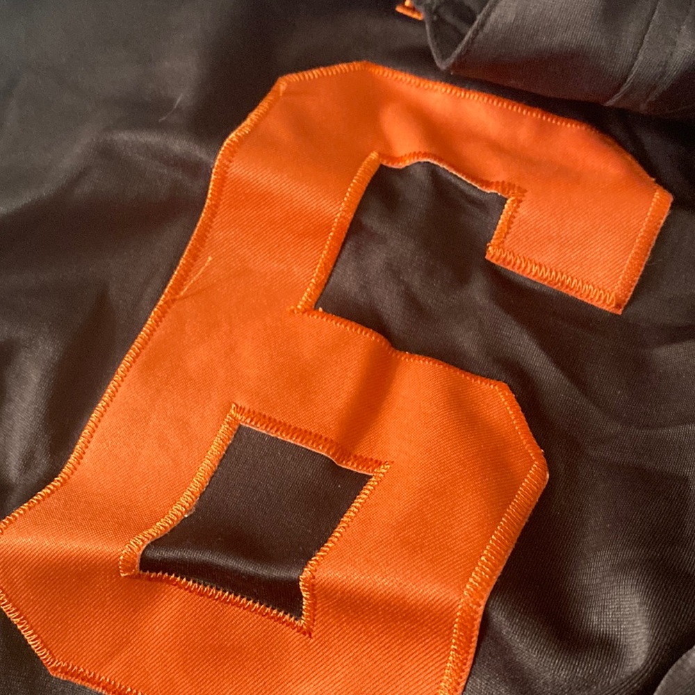 Xxl and a brown’s jersey number 6